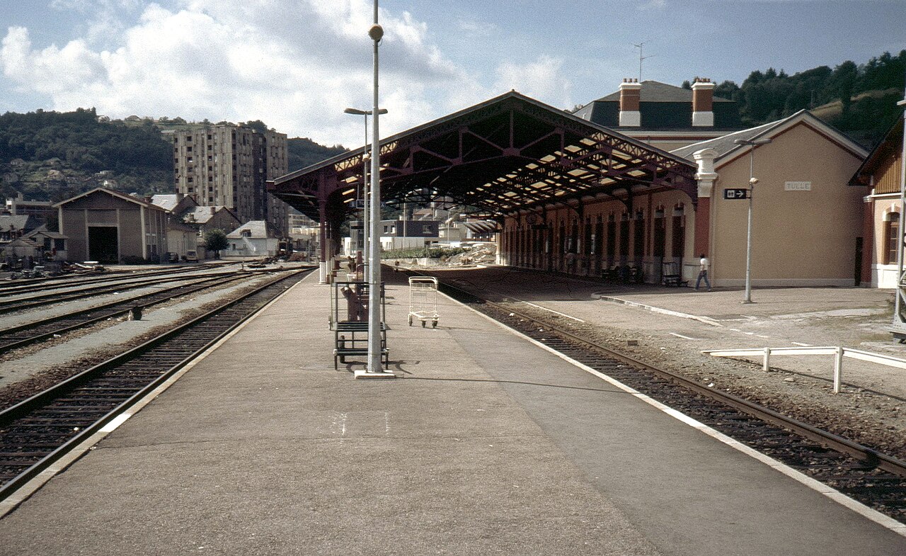 Nouveau construction en angleterre - Page 10 1280px-19870819a_Gare_de_Tulle