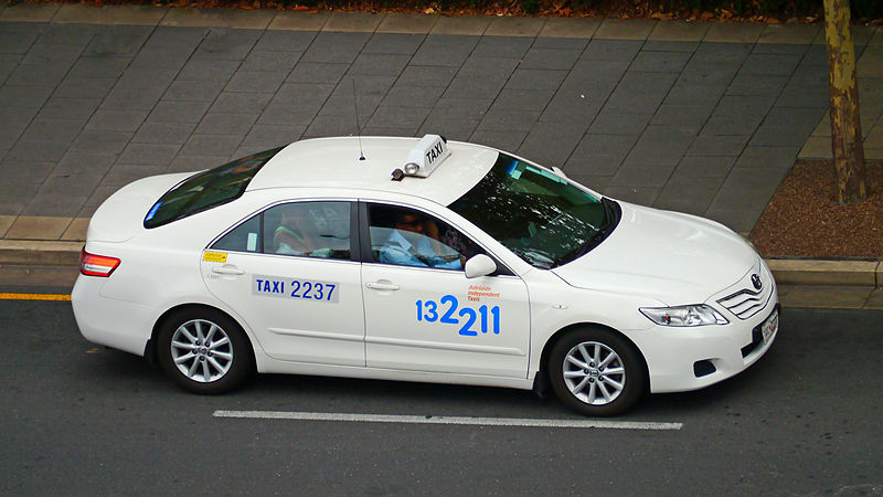 File:2010-2011 Toyota Camry (ACV40R) Altise sedan, Adelaide Independent Taxis (16751219280).jpg