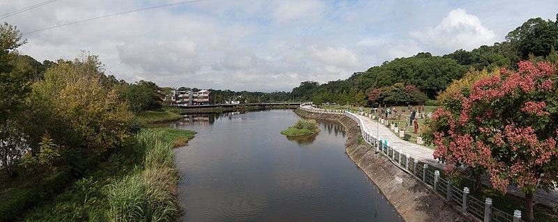 File:2011-10-04 Cihu Lake.jpg