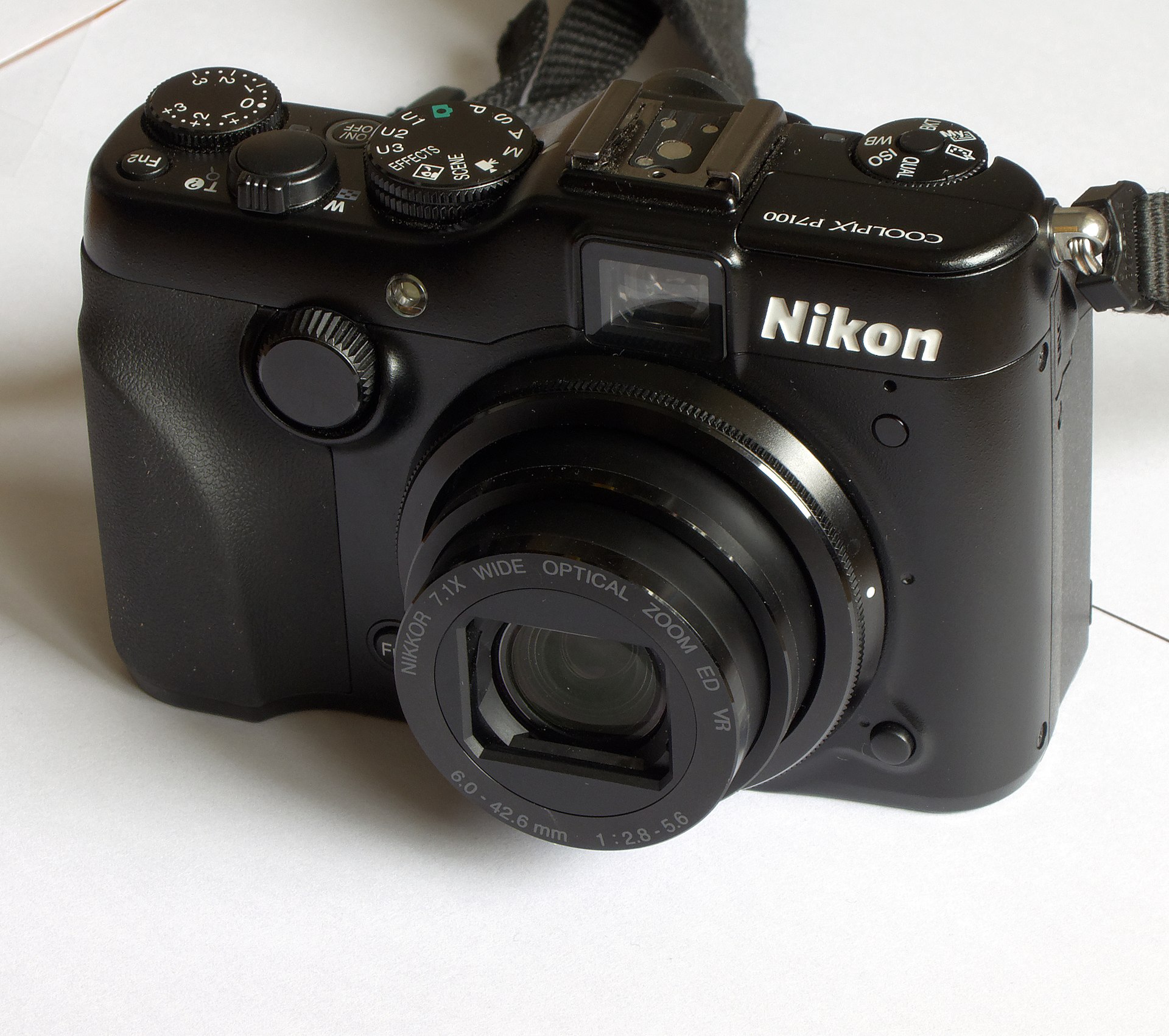  Nikon Coolpix P7100  Wikip dia