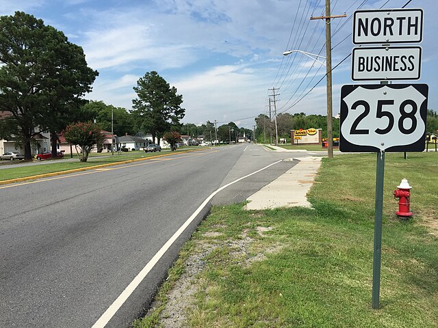 View north at the south end of US 258 Bus. at US 58/US 258 in Franklin