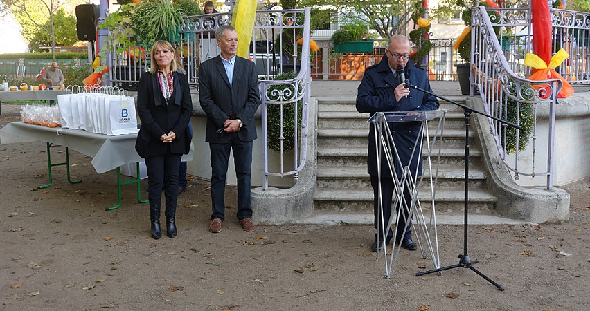 Florence Besancenot (adjointe au maire de Belfort chargée du commerce, de l'artisanat, des halles, des marchés et des terrasses) et Damien Meslot (maire de Belfort).