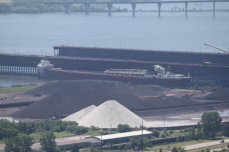 File:ARTHUR M. ANDERSON at CN Ore Docks, View from Enger Tower, Duluth.jpg