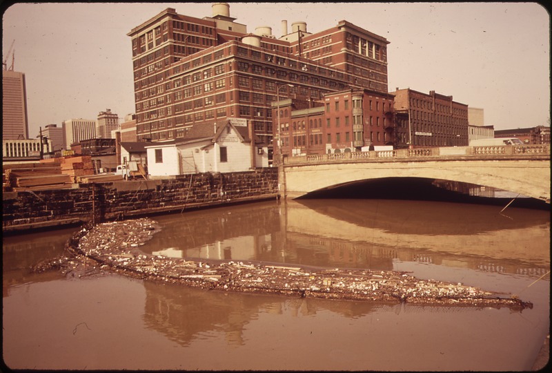 File:A SCREEN PLACED ACROSS JONES FALLS TRAPS TRASH AND KEEPS IT OUT OF BALTIMORE HARBOR. ALTHOUGH NOT FOOLPROOF-A HEAVY... - NARA - 546903.tif