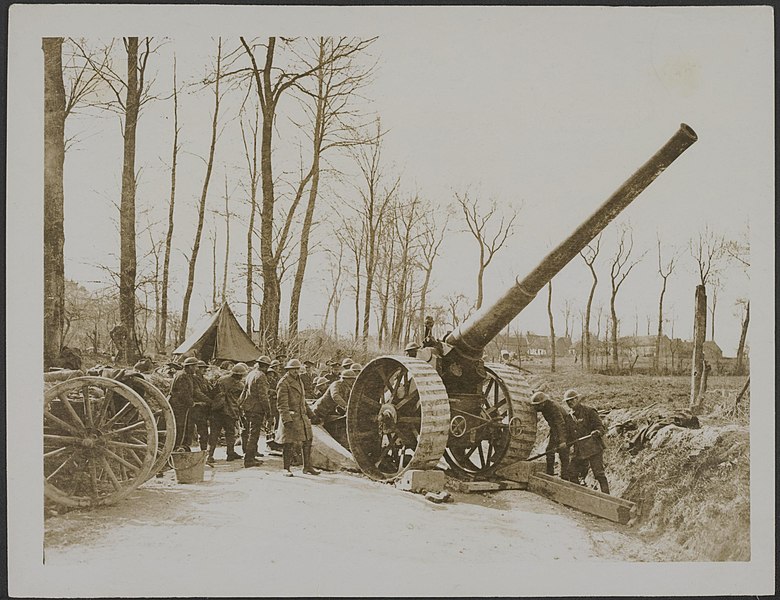 File:A big British gun checking the German advance., Bestanddeelnr 158-1867.jpg