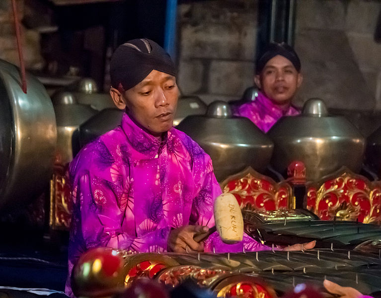 File:A man playing gamelan 2014-05-25 01.jpg