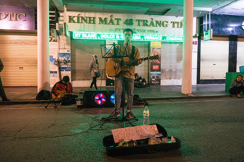 File:A street musician in Hanoi, 9 March 2019.jpg