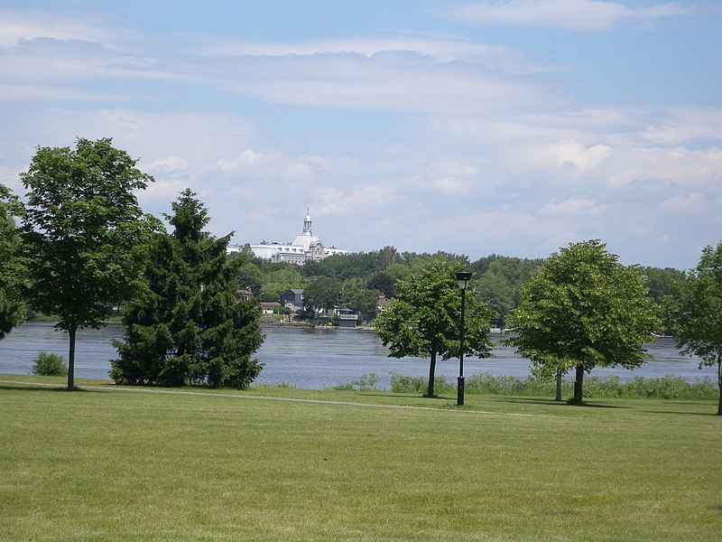 File:Ahuntsic-Cartierville, Montreal, QC, Canada - panoramio (19).jpg