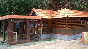 Alappancode Eswara kala Bhoothathan Temple.jpg