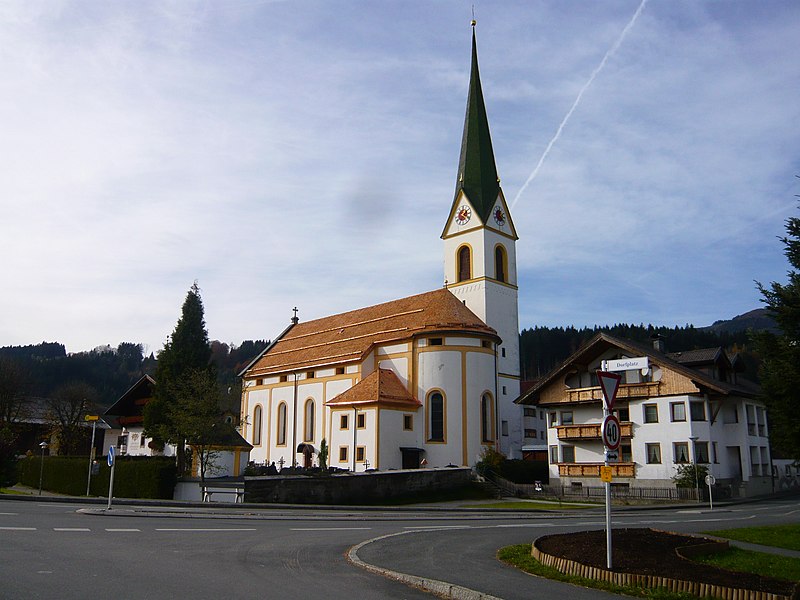 File:Angath-KathPfarrkirche-HlGeist.JPG