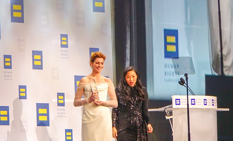 File:Anne Hathaway @ 2018.09.15 Human Rights Campaign National Dinner, Washington, DC USA 06194 (43805104245).jpg