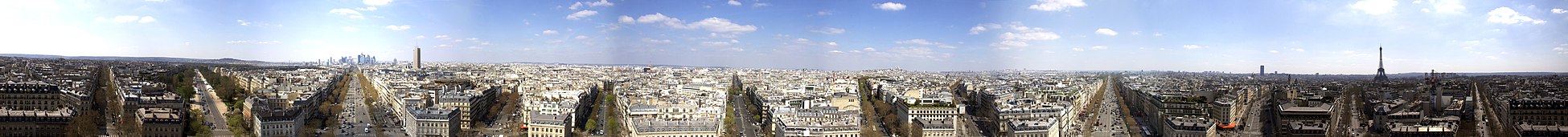 Panoramablick auf Paris von der Spitze des Arc de Triomphe aus gesehen, rechts der Eiffelturm