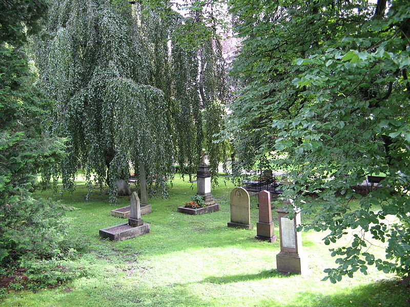 File:Assistentkirkegarden (1016490536).jpg