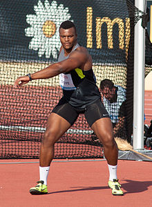 Lawrence Okoye heittämässä kiekkoa vuonna 2012.