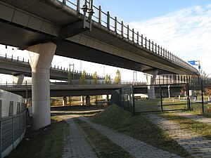 Bundesautobahn 100: Verlauf, Bauphasen, Erweiterungen