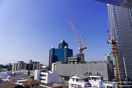 ไฟล์:BTS_Phahon_Yothin_24_-_SCB_Headquarter_building.jpg