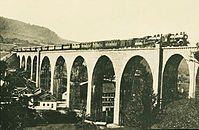 BT-Eröffnungszug mit eigenen und SBB-Personenwagen auf dem Glatt­tal-Viadukt bei Herisau