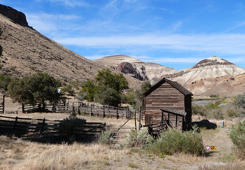 File:Barn tack room - Birch Creek Historic Ranch Oregon.jpg