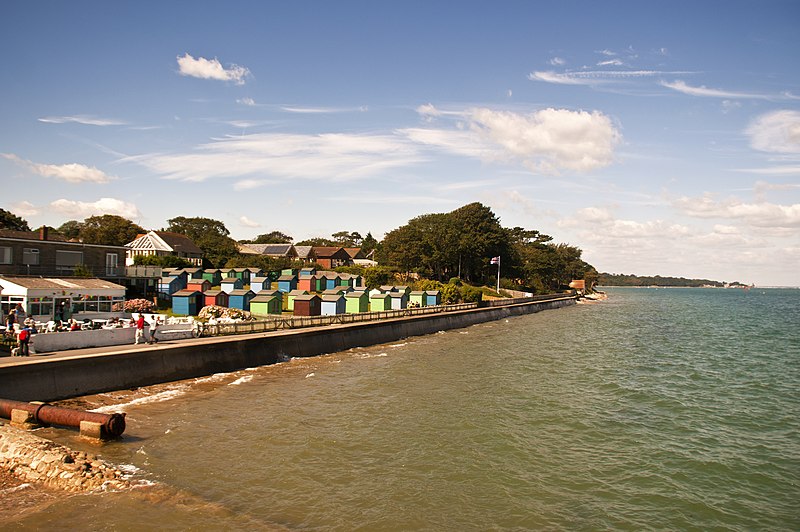 File:Beach huts - geograph.org.uk - 3116037.jpg