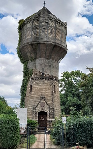 File:Beesenstedt Wasserturm 01.jpg