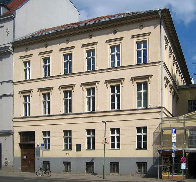 File:Berlin, Mitte, Luisenstrasse 57, Mietshaus.jpg