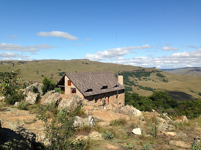 File:Bermanzi cabins - panoramio.jpg