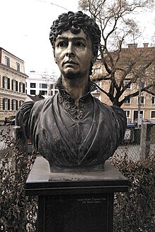Bertha von Suttner statue graz