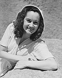 Betty Bryant 1941 C19487 0004 (cropped).jpg