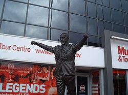 Bill Shankly szobra az Anfield előtt