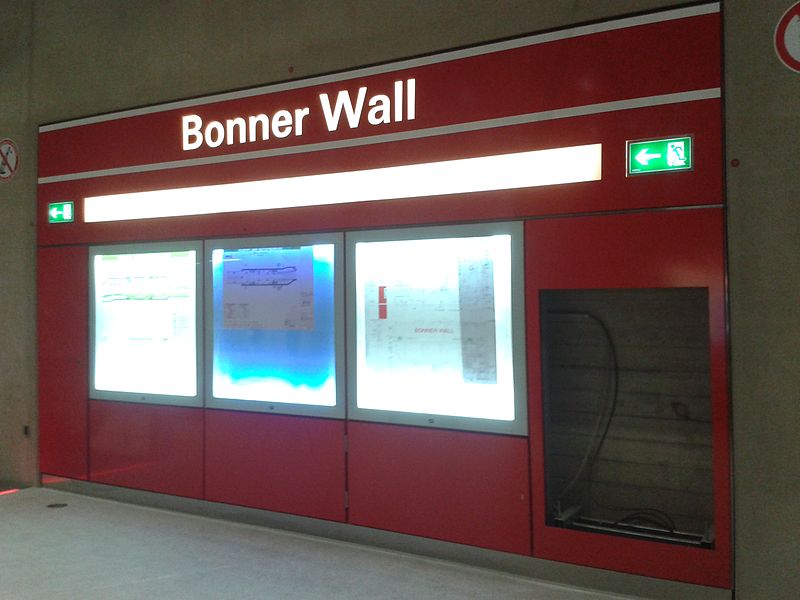 File:Bonner Wall U-Bahnhof 3.jpg