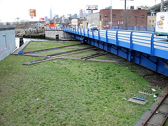 Borden Avenue Bridge, Long Island City Borden Avenue Bridge over Dutch Kills slide tracks jeh.jpg