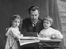 Dmitri Kabalevsky enfant avec son père et sa sœur