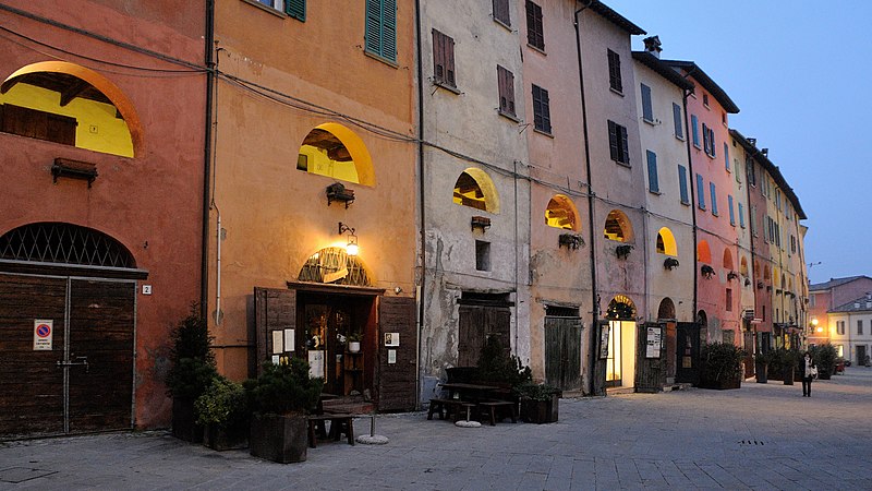 File:Brisighella centro Via degli Asini.jpg