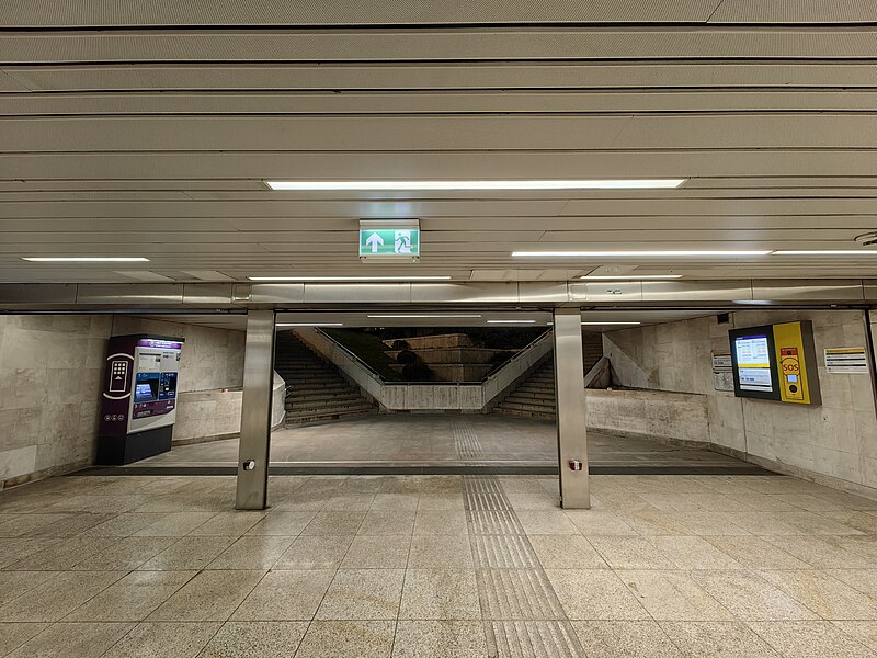 File:Budapest, M3 metró, Forgách utca, 15.jpg