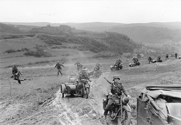 Invasionen av Frankrike, tyska soldater på motorcyklar