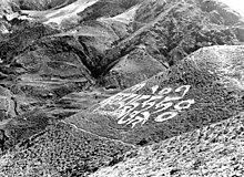 Om mani padme hum on the Gangpori (photo 1938-1939 German expedition to Tibet. Bundesarchiv Bild 135-S-15-22-23, Tibetexpedition, Berghang mit tibetischer Schrift.jpg