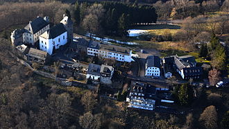 Wildenburg, 2016 aerial photograph Burg Wildenburg (Eifel) 003.JPG