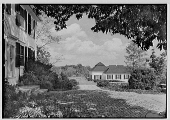 File:C.J. LaRoche, residence in Fairfield, Connecticut. LOC gsc.5a05409.tif