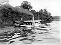 COLLECTIE TROPENMUSEUM Het gouvernements S.S. Selaton op de rivier Barito Borneo TMnr 10010870.jpg