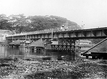 De verhoogde Brantasbrug te Kediri Oost-Java voor 1922