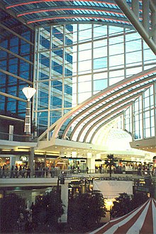 Center Court der Riverchase Galleria.jpg