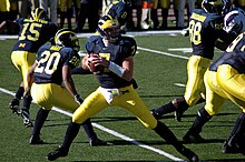 2004 Michigan Wolverines football team #20 Mike Hart, #7 Chad Henne, #15 Breaston, #8 Jason Avant, #88 Tim Massaquoi Chad Henne.jpg