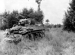 Vest-alliert stridsvogn, påsveiset skjær for å kutte hull i hekk, en ser åpning bak stridsvognen (stor versjon)