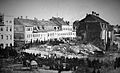 1875: Mieszkańcy Chojnowa zgromadzeni wokół zawalonej wieży ratusza
