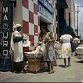 "Collectie_Nationaal_Museum_van_Wereldculturen_TM-20029827_Verkoop_van_goederen_op_de_drijvende_markt_Willemstad_Boy_Lawson_(Fotograaf).jpg" by User:DDJJ