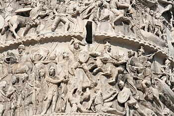 Mark Avreli Sütunundakı (Roma, İtaliya) bu relyef səhnəsi, eramızın II əsrinin sonlarında baş vermiş Markoman müharibələri döyüş səhnəsidir.