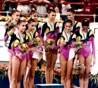 Marta (centre) al podi de la general del Mundial de París (1994)