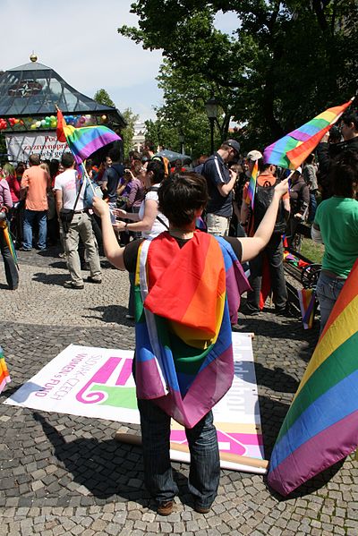 File:Dúhový Pride Bratislava 2010 02.jpg