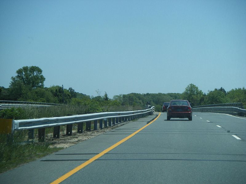 File:DE 1 SB over Broadkill River.JPG