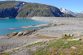 Storglomvassdammen ved Nedre Bolivatnet sett ovenfra.